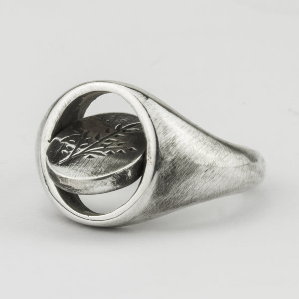 Grass Flip Signet Ring